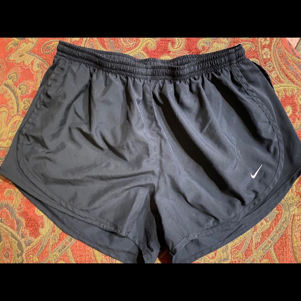 NIKE WOMENS RUNNING SHORTS